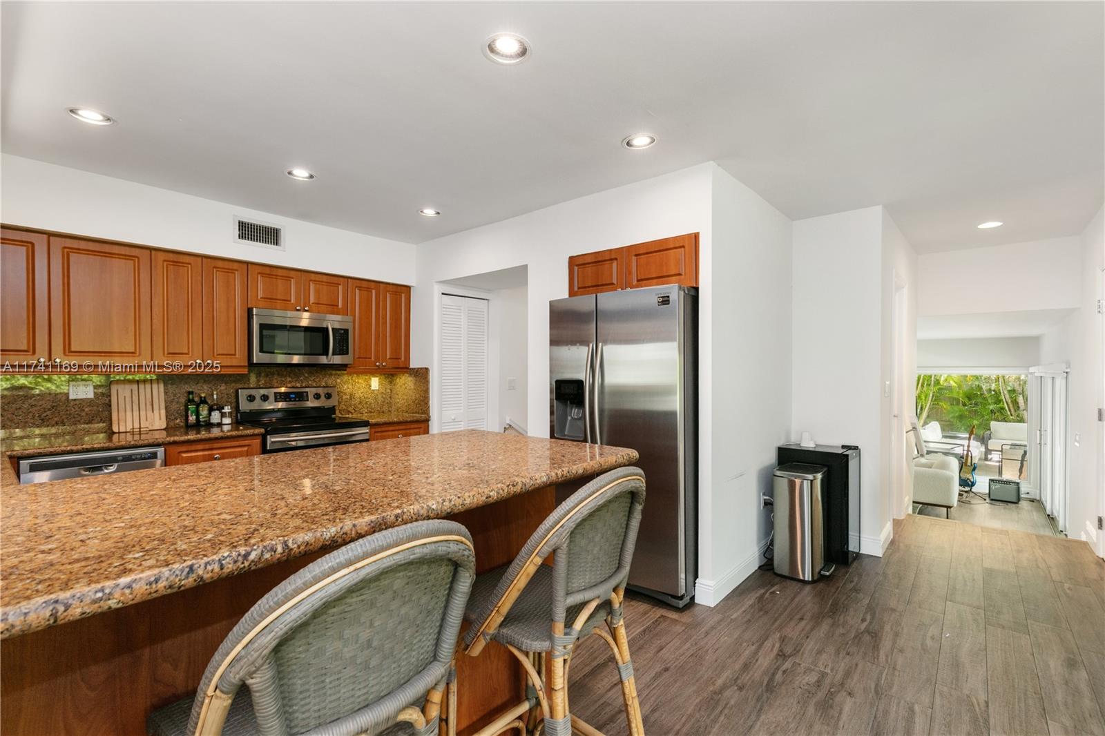 412 Ridgewood Road Key Biscayne, FL 33149 - Photo 12 of 47