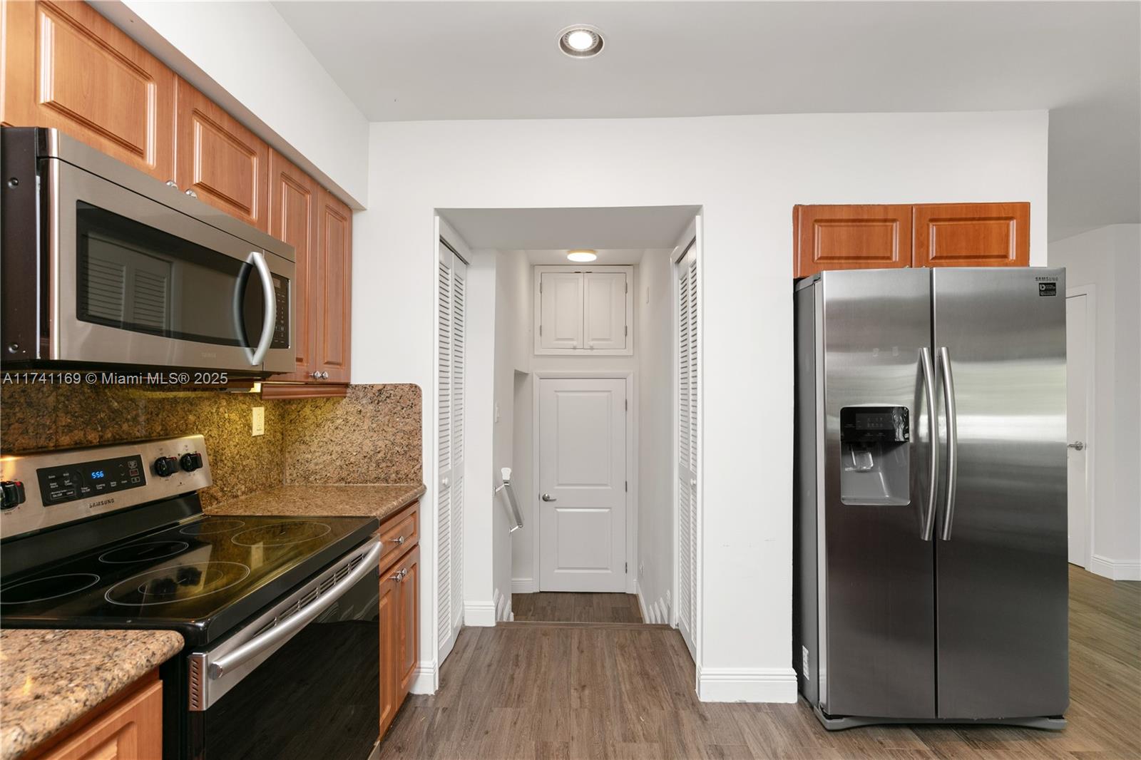 412 Ridgewood Road Key Biscayne, FL 33149 - Photo 15 of 47