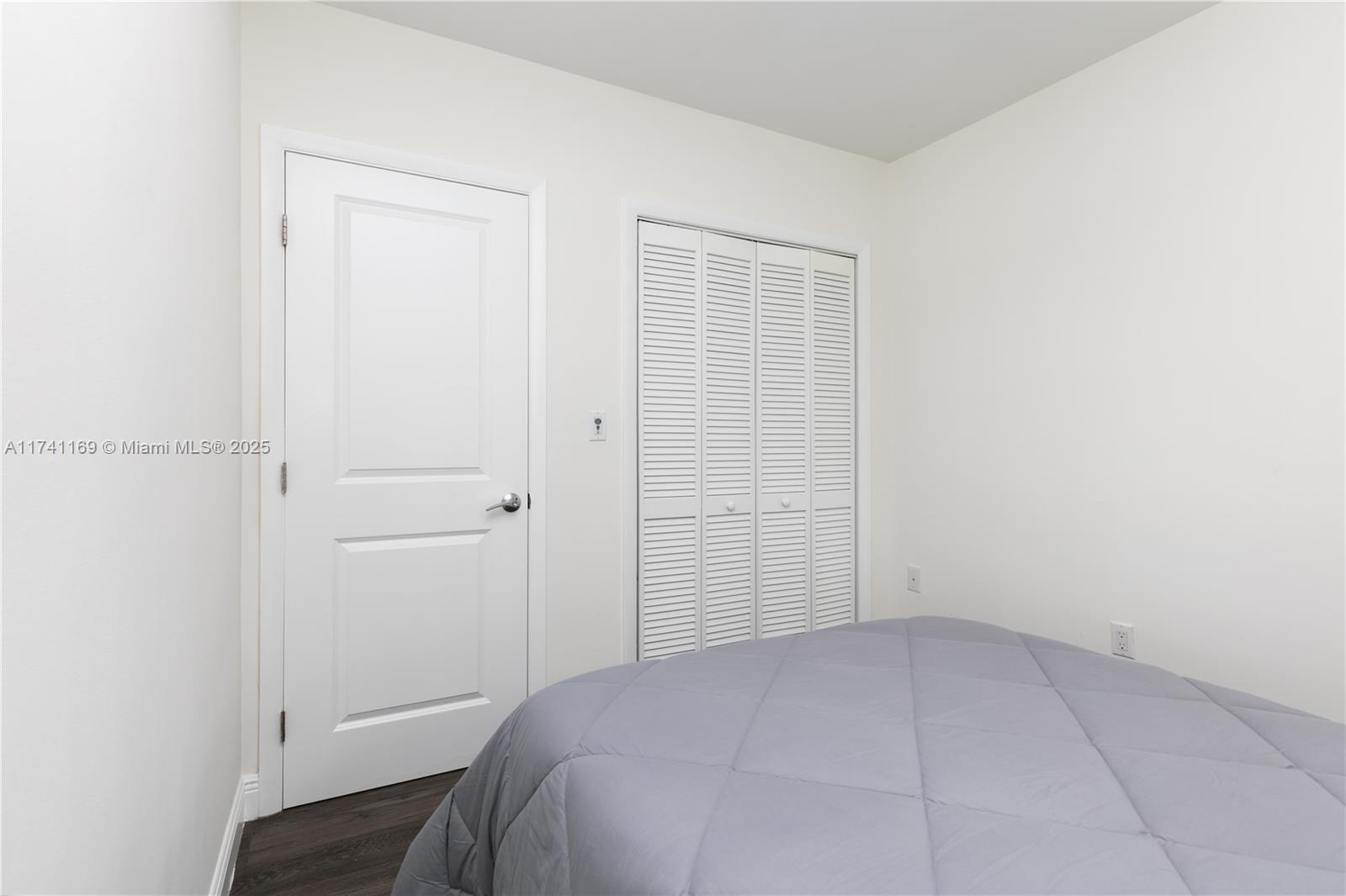 412 Ridgewood Road Key Biscayne, FL 33149 - Photo 24 of 47