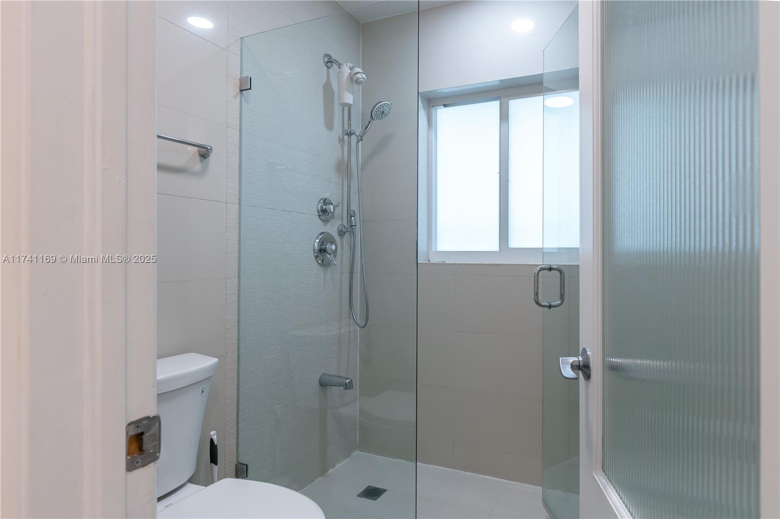 412 Ridgewood Road Key Biscayne, FL 33149 - Photo 30 of 47