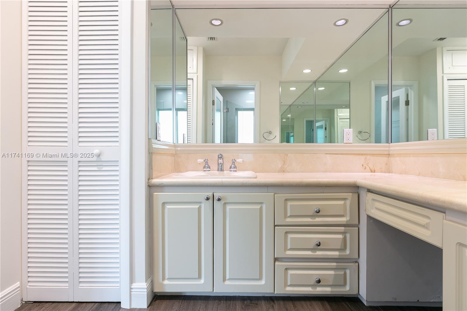 412 Ridgewood Road Key Biscayne, FL 33149 - Photo 31 of 47