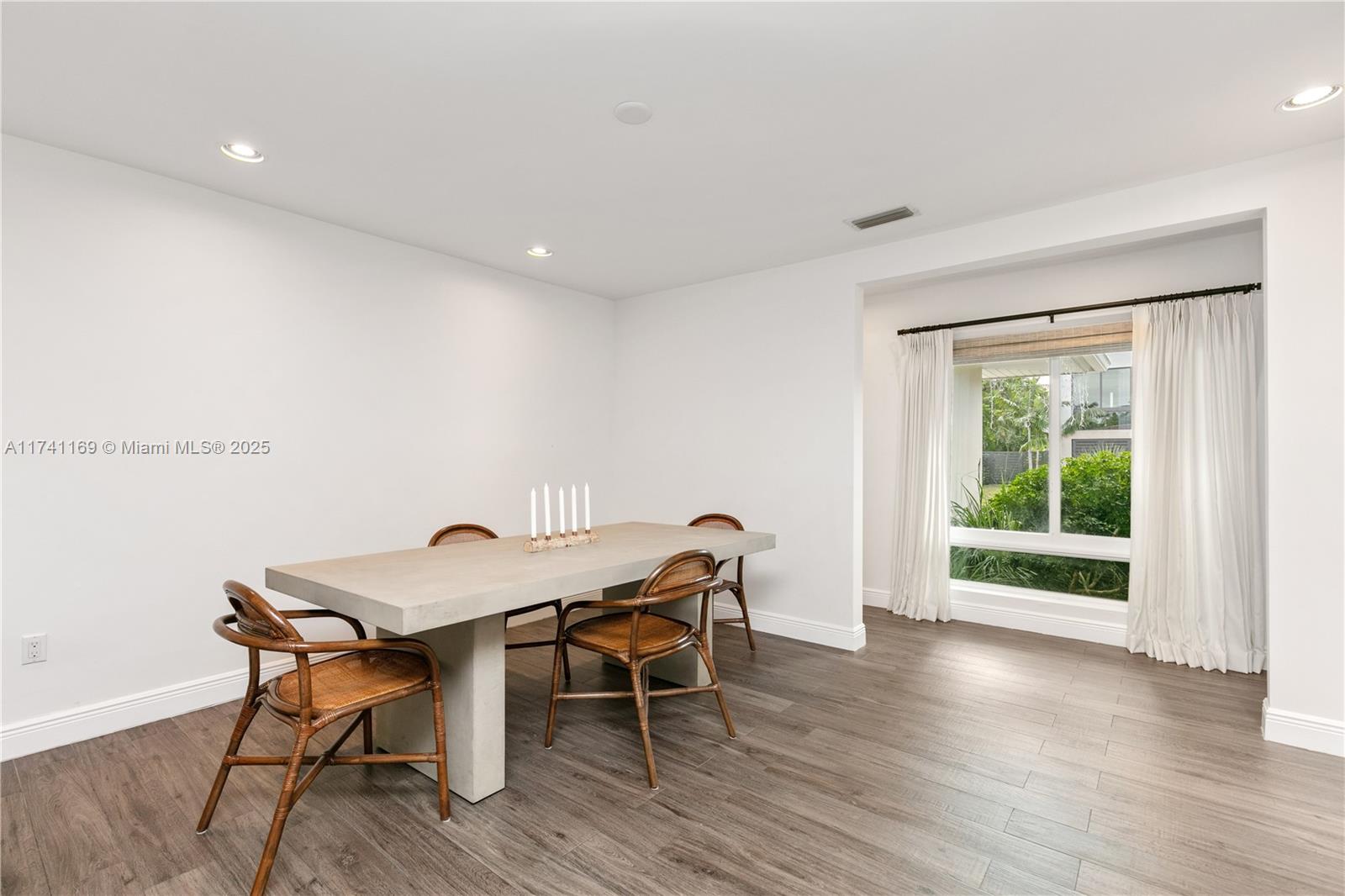 412 Ridgewood Road Key Biscayne, FL 33149 - Photo 8 of 47