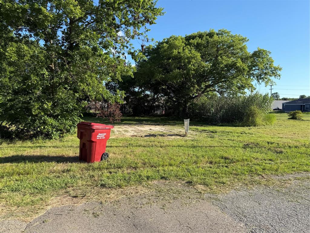 808 East 3rd Street Bonham, TX 75418 - Photo 5 of 8