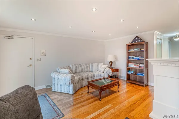 $179,900 | 90 Old Lyme Drive, Unit 6, Amherst, NY 14221