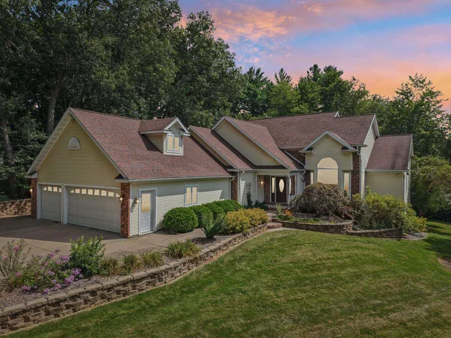 $639,900 | S2916 A Fairway, Reedsburg, WI 53959