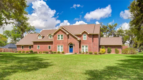 $699,000 | 212 Teakwood Street, Lake Jackson, TX 77566
