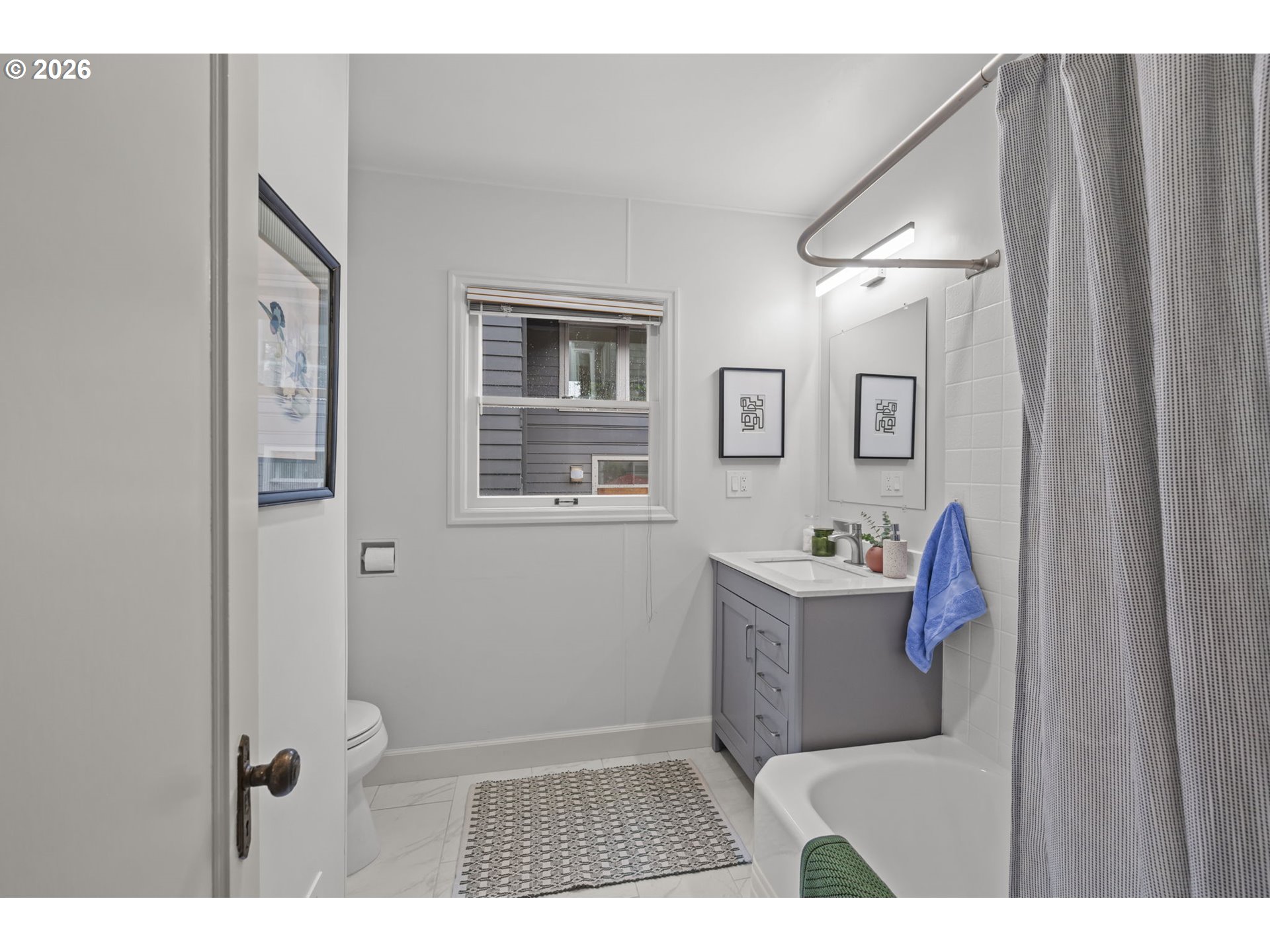 734 Southeast 69th Avenue Portland, OR 97215 - Photo 16 of 48 Bathroom