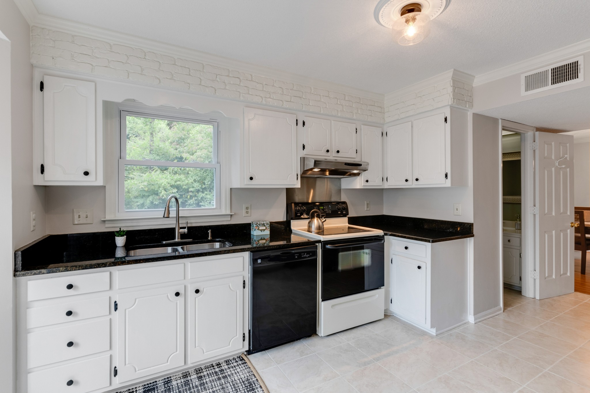 4928 Yorkshire Road Nashville, TN 37211 - Photo 4 of 24 Gallery Image 4