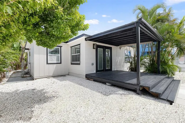 $3,300 | 231 East Madeira Avenue, Madeira Beach, FL 33708