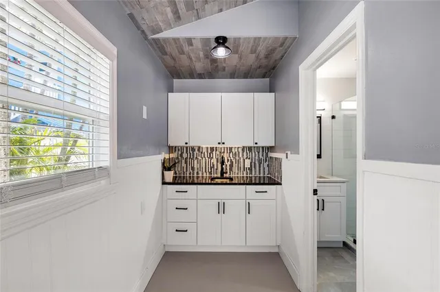 $3,300 | 231 East Madeira Avenue, Madeira Beach, FL 33708