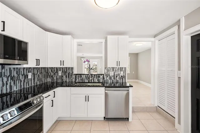 $3,300 | 231 East Madeira Avenue, Madeira Beach, FL 33708