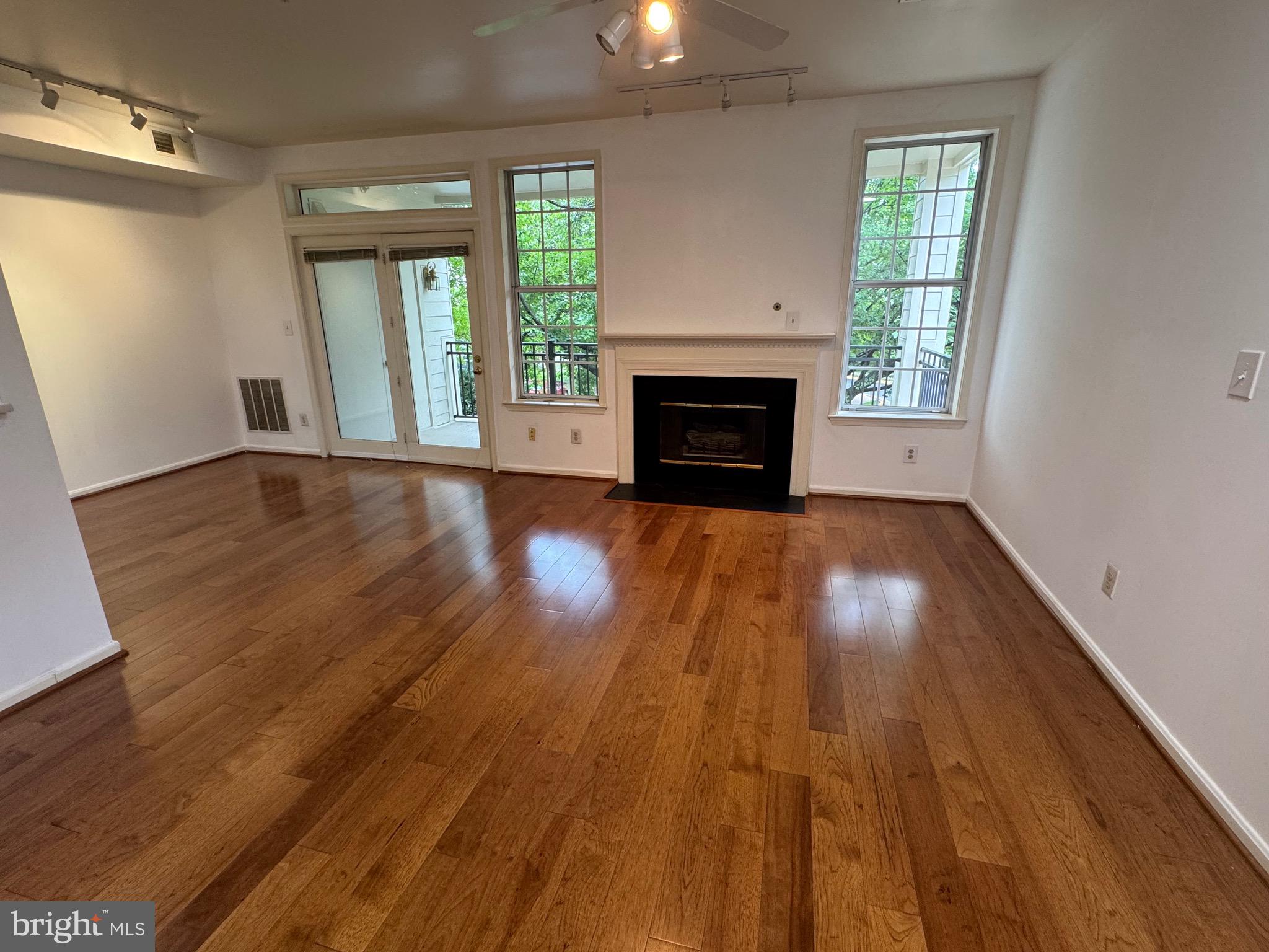 1348 Garden Wall Circle, Unit 513 Reston, VA 20194 - Photo 5 of 21