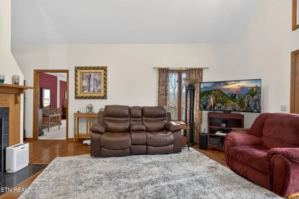 $700,000 | 1086 Pearl Hinds Road, Jamestown, TN 38556