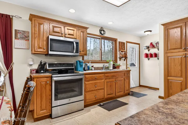 $700,000 | 1086 Pearl Hinds Road, Jamestown, TN 38556