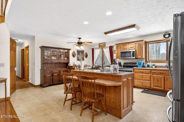 $700,000 | 1086 Pearl Hinds Road, Jamestown, TN 38556