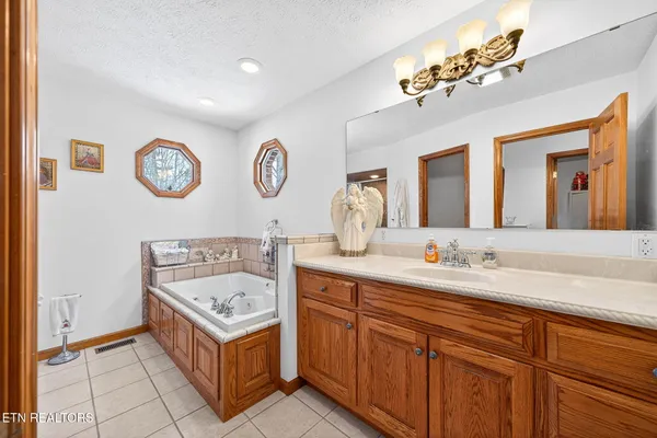 $700,000 | 1086 Pearl Hinds Road, Jamestown, TN 38556