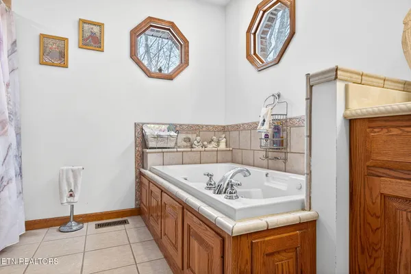 $700,000 | 1086 Pearl Hinds Road, Jamestown, TN 38556