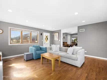 $535,000 | 392 East St Charles Road, Elmhurst, IL 60126