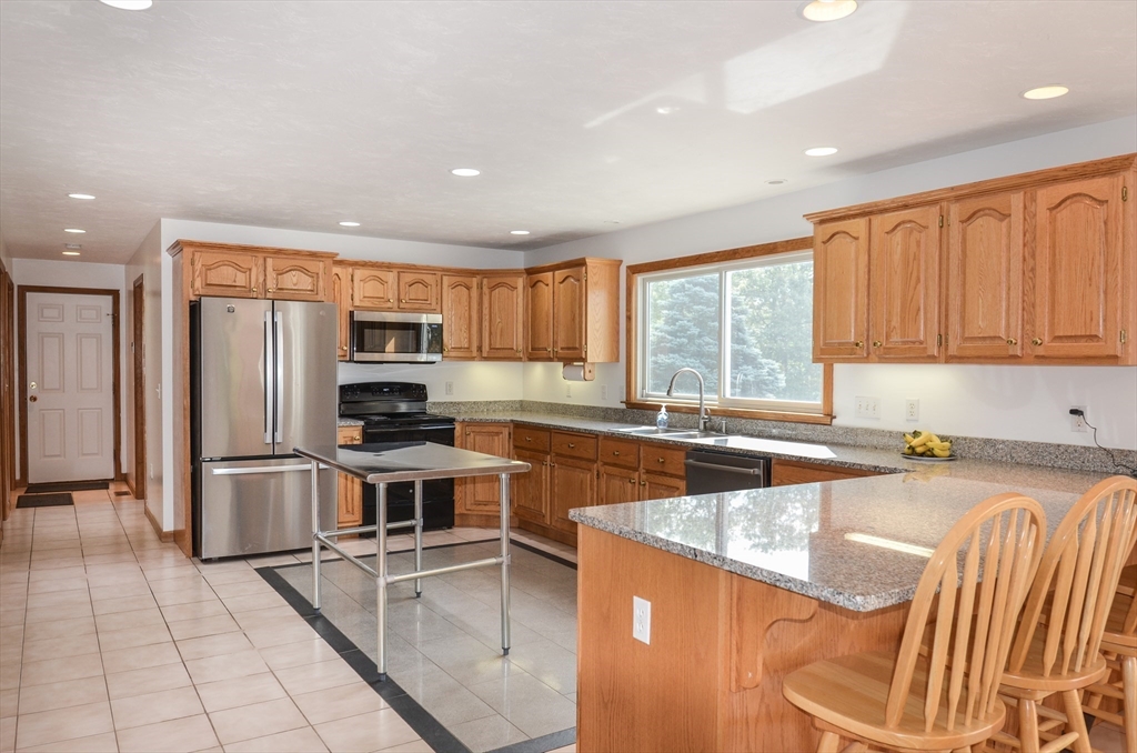 98 Coburn Road Berlin, MA 01503 - Photo 10 of 42 Gallery Image 10