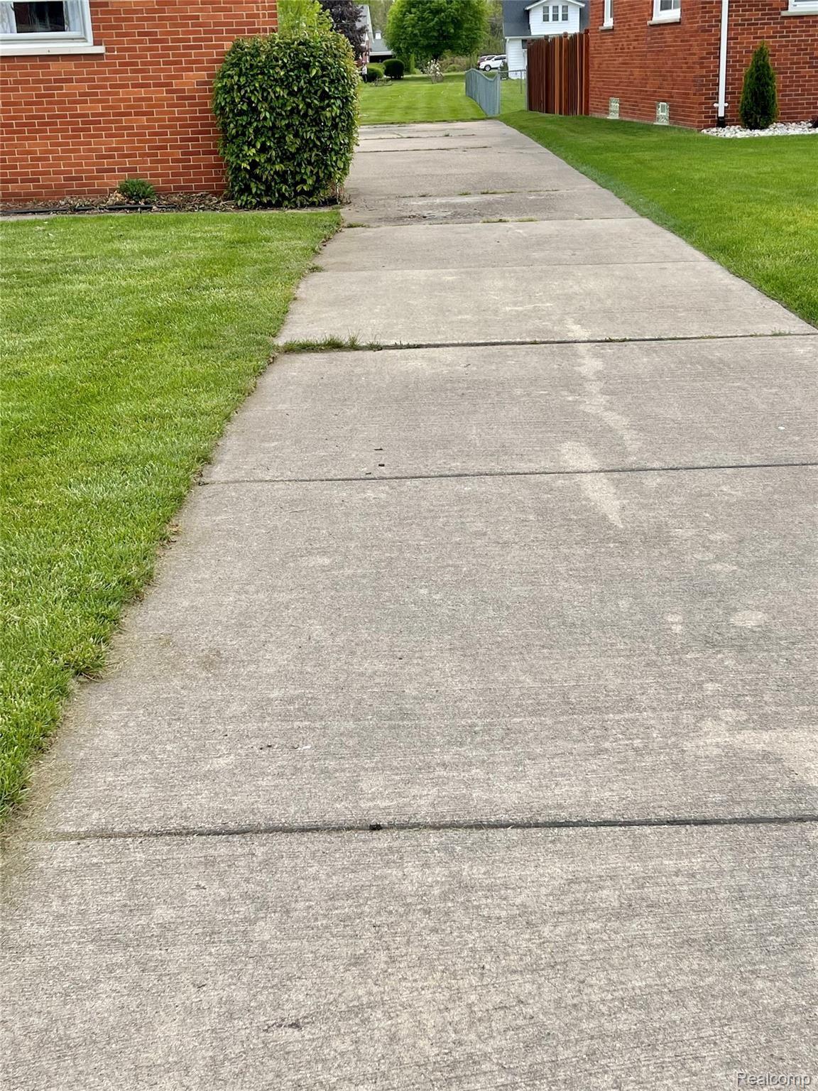 8438 Canal Road Sterling Heights, MI 48314 - Photo 4 of 23 Driveway.jpg