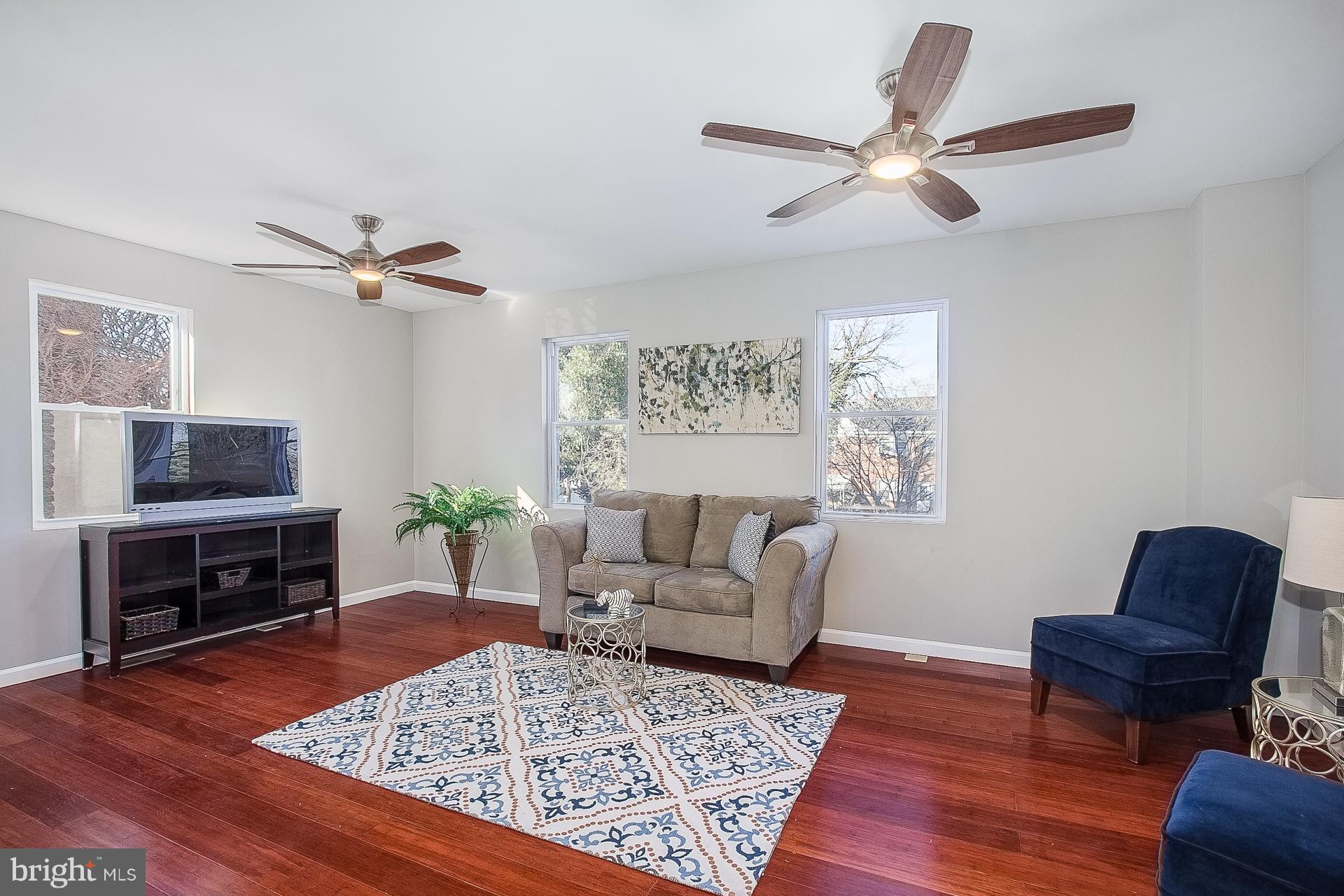 920 Dartmouth Road Baltimore, MD 21212 - Photo 2 of 30 Living Room