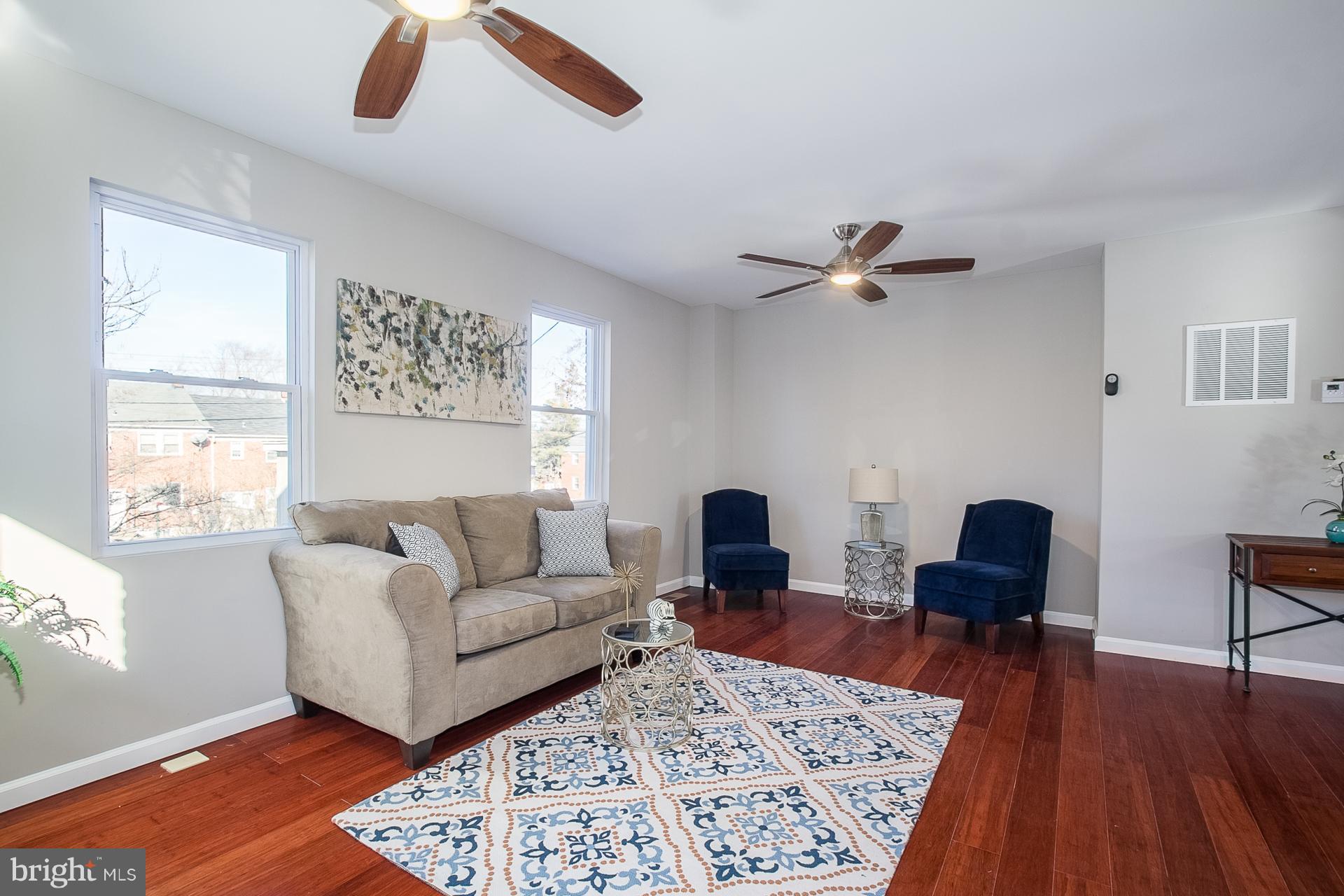 920 Dartmouth Road Baltimore, MD 21212 - Photo 3 of 30 Living Room