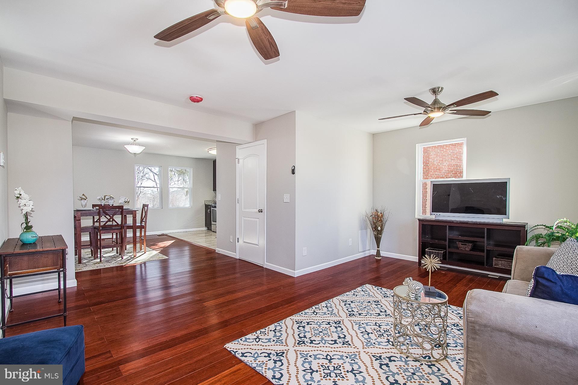 920 Dartmouth Road Baltimore, MD 21212 - Photo 5 of 30 Living Room