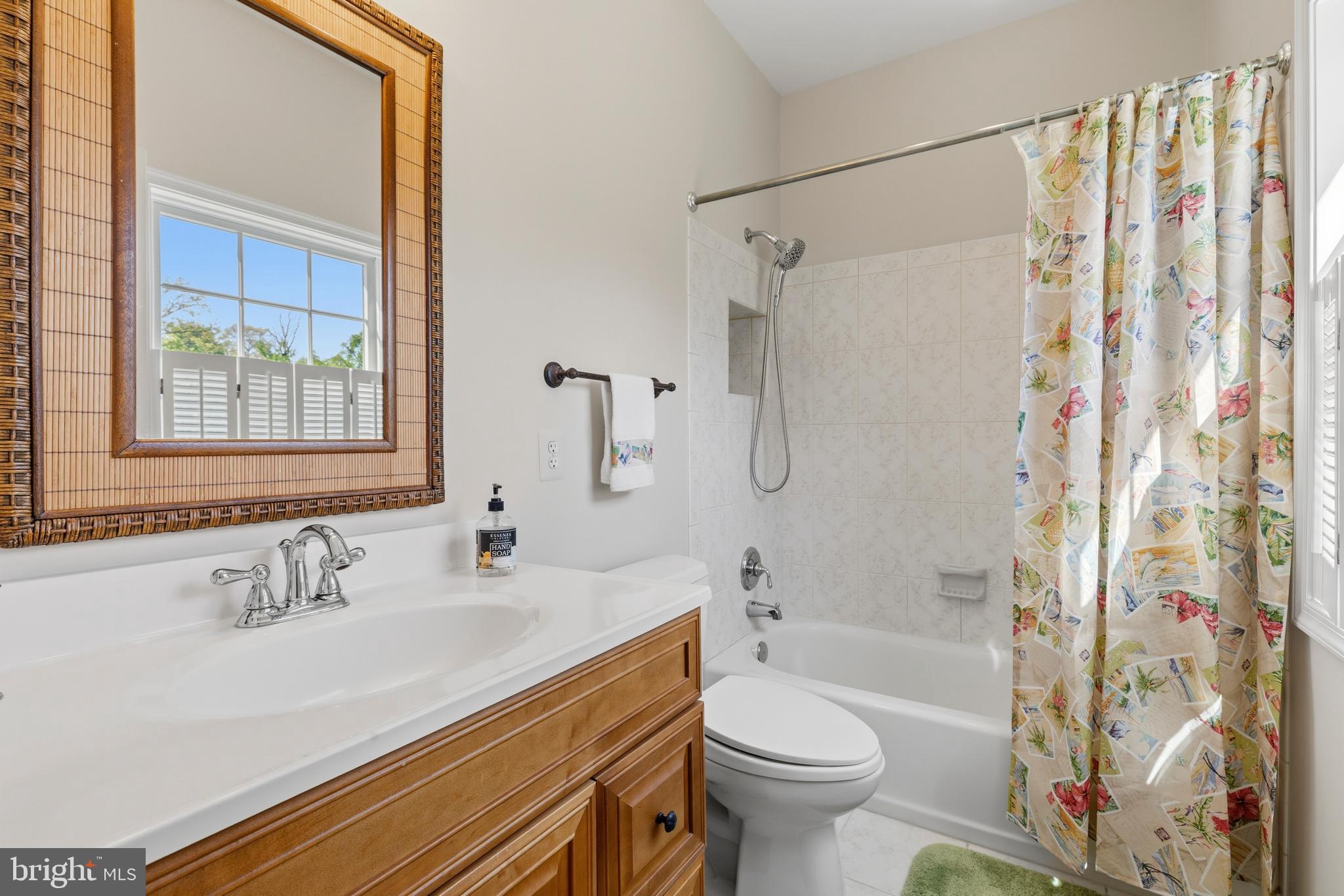 16527 Hampton Road Hamilton, VA 20158 - Photo 36 of 56 Bathroom #2 En Suite