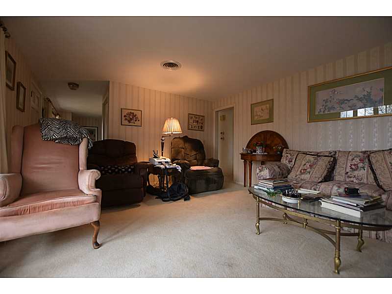 35 Azalea Court Cranston, RI 02921 - Photo 11 of 20 Living Room.