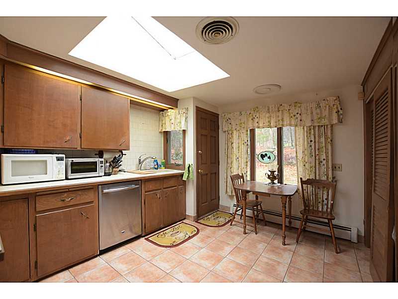 35 Azalea Court Cranston, RI 02921 - Photo 9 of 20 Kitchen.