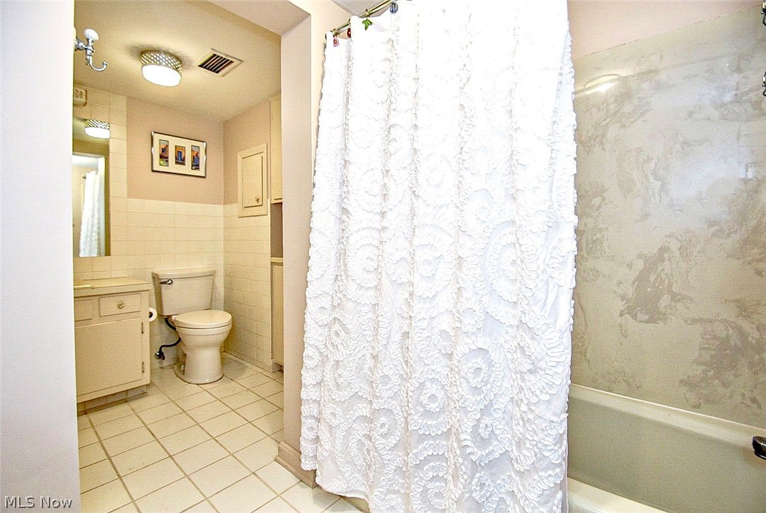 2385 Covington Road, Unit 104 Akron, OH 44313 - Photo 13 of 23 Full bathroom