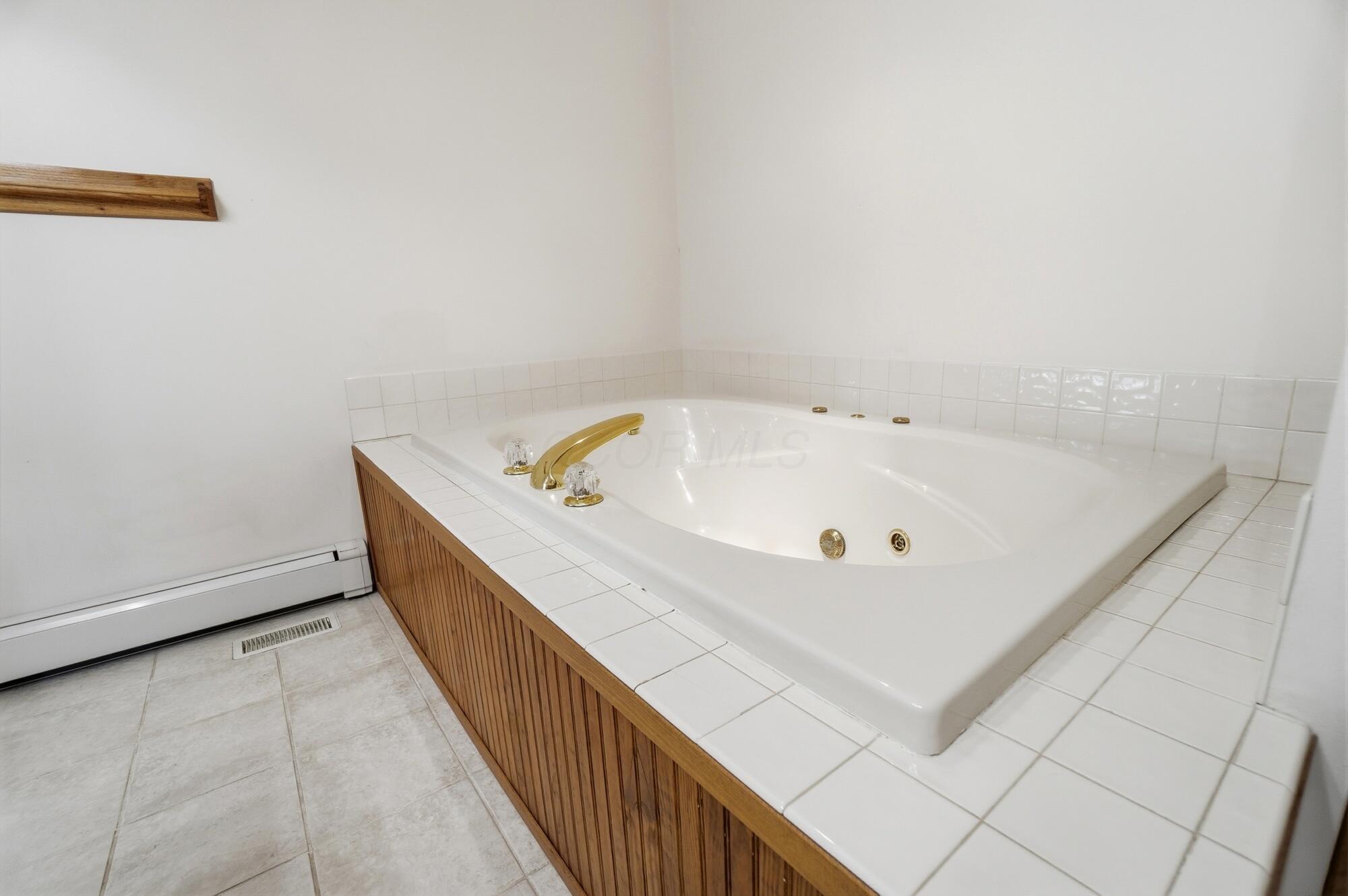 12644 Snyder Church Road Northwest Baltimore, OH 43105 - Photo 25 of 61 Owner Suite - 12644 Snyder Church Road NW, Baltimore, OH 43105