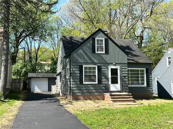 $227,000 | 982 Quarry Drive, Cleveland Heights, OH 44121