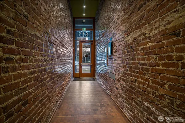 $845,500 | 615 East Pike Street, Unit 303, Seattle, WA 98122