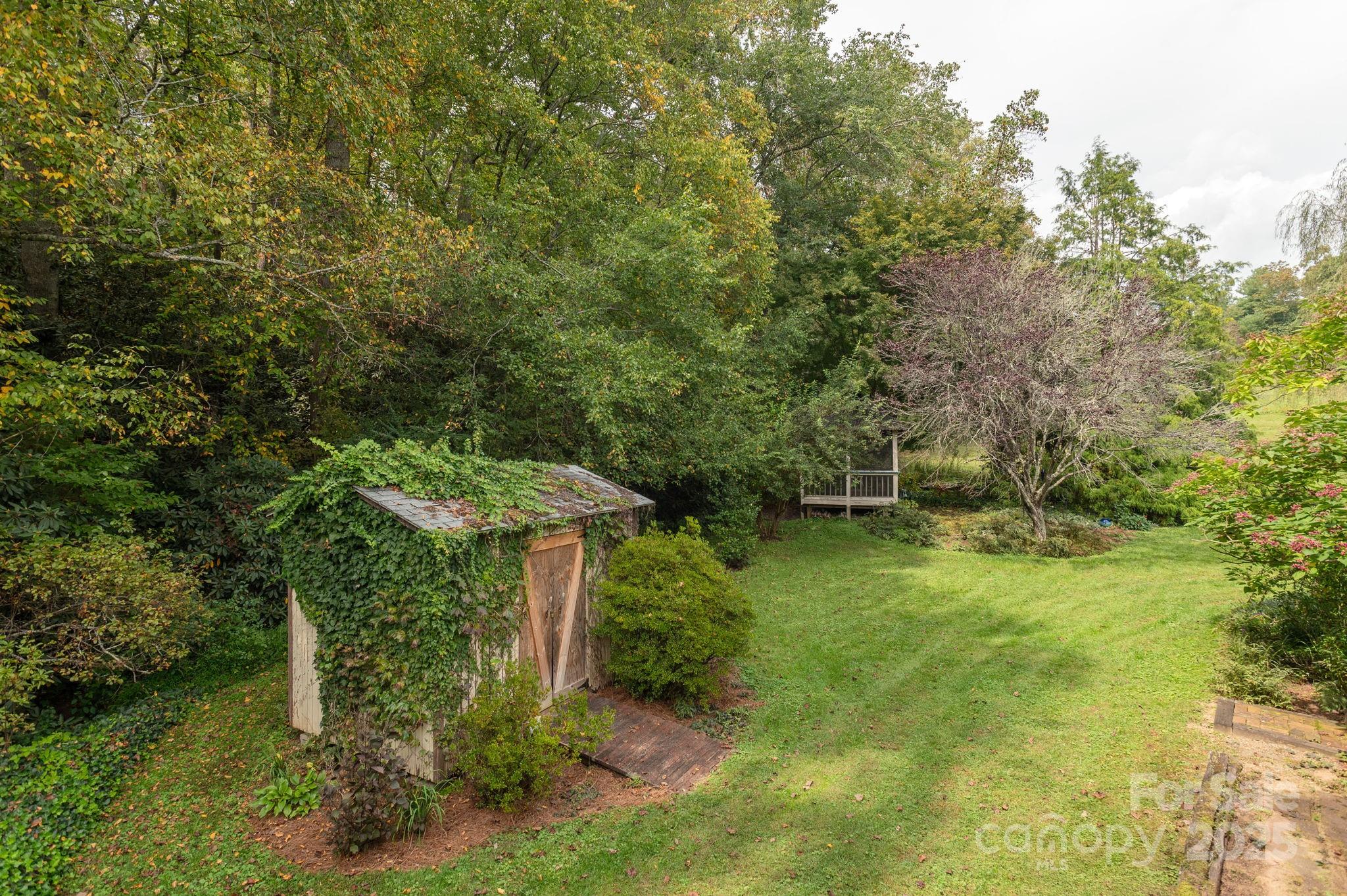 26 Harris Road Fairview, NC 28730 - Photo 16 of 48 Gallery Image 16