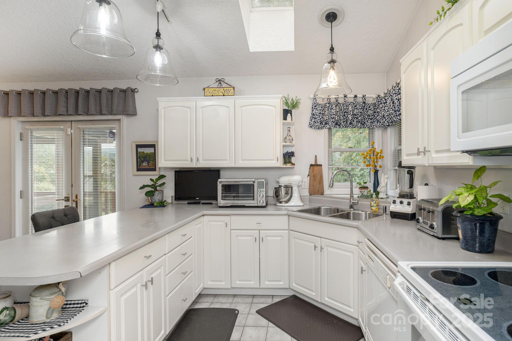 26 Harris Road Fairview, NC 28730 - Photo 19 of 48 Gallery Image 19