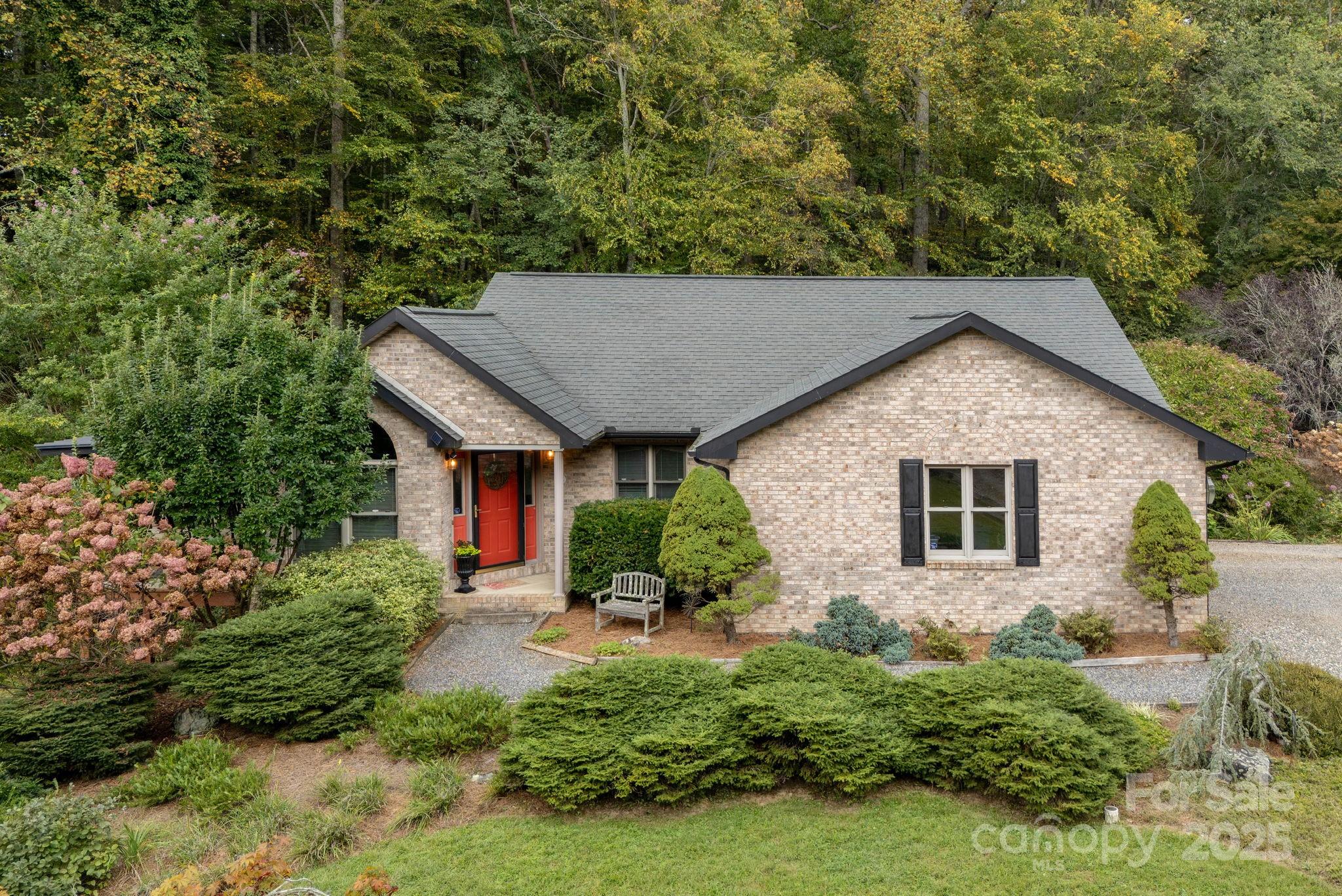 26 Harris Road Fairview, NC 28730 - Photo 4 of 48 Gallery Image 4
