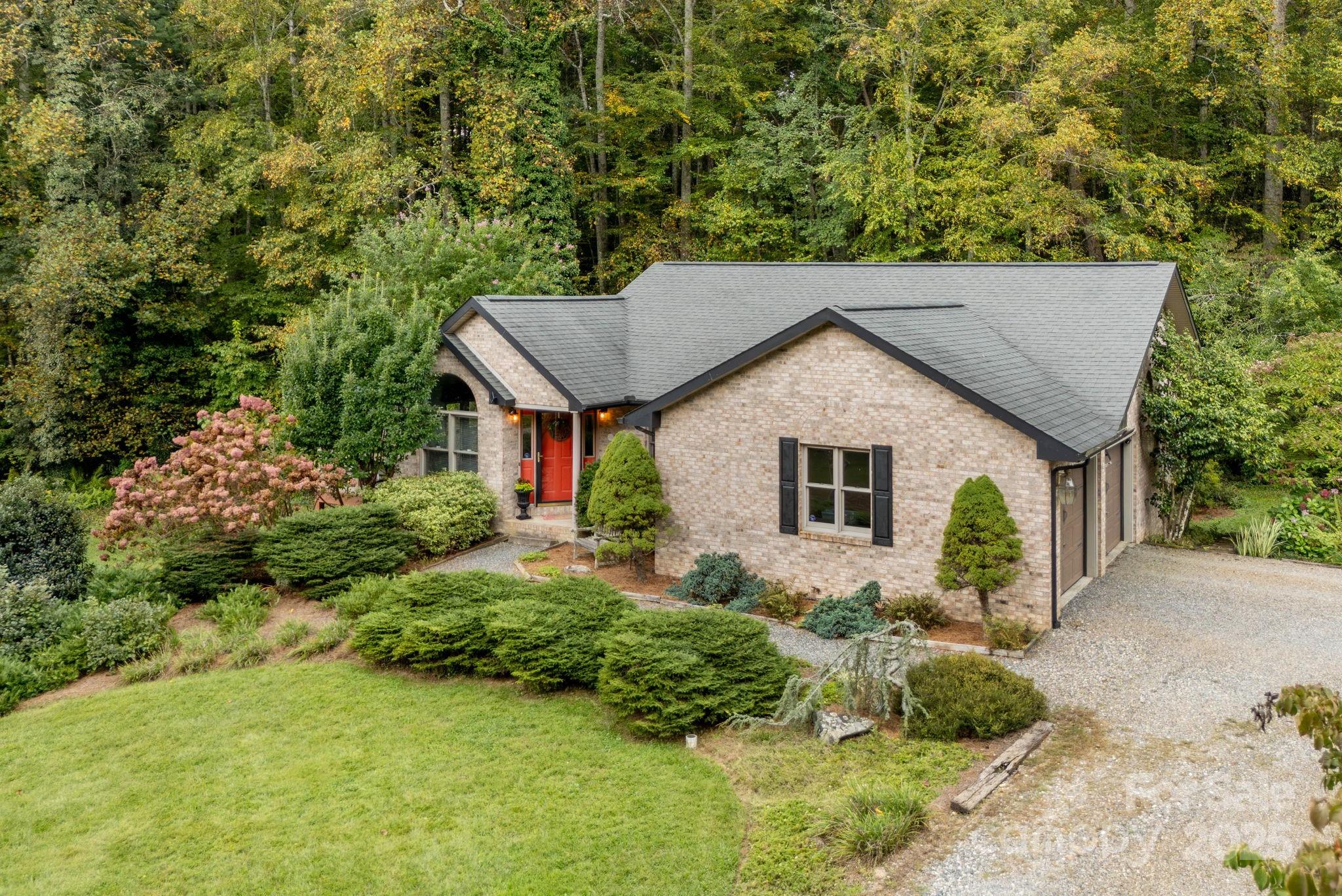 26 Harris Road Fairview, NC 28730 - Photo 5 of 48 Gallery Image 5