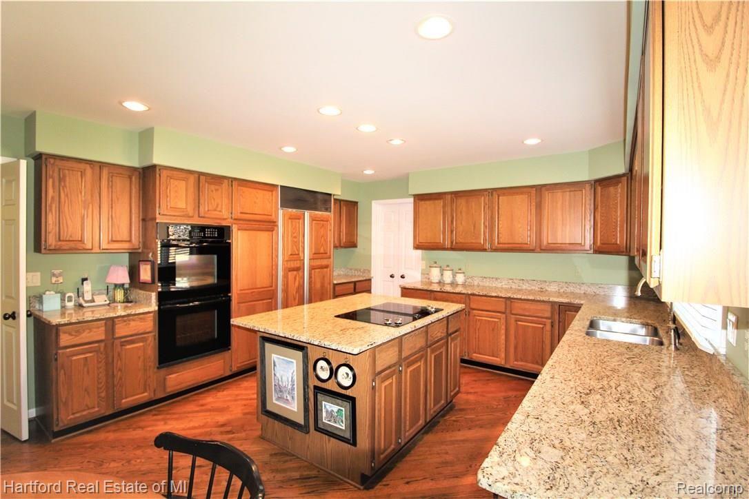 36902 Valley Ridge Drive Farmington, MI 48331 - Photo 6 of 23 IMG_1524.JPG
