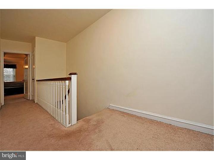 5746 Drexel Road Philadelphia, PA 19131 - Photo 13 of 25 Hallway