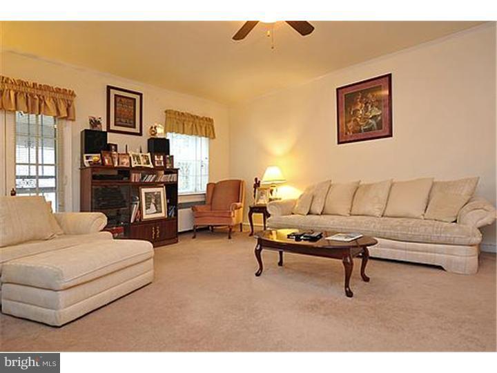 5746 Drexel Road Philadelphia, PA 19131 - Photo 3 of 25 Living Room
