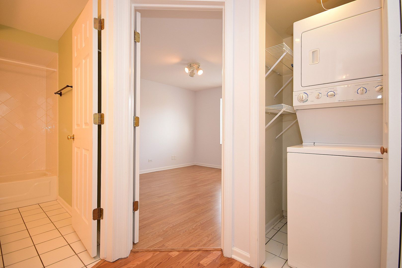 5351 North East River Road, Unit 203 Chicago, IL 60656 - Photo 3 of 30