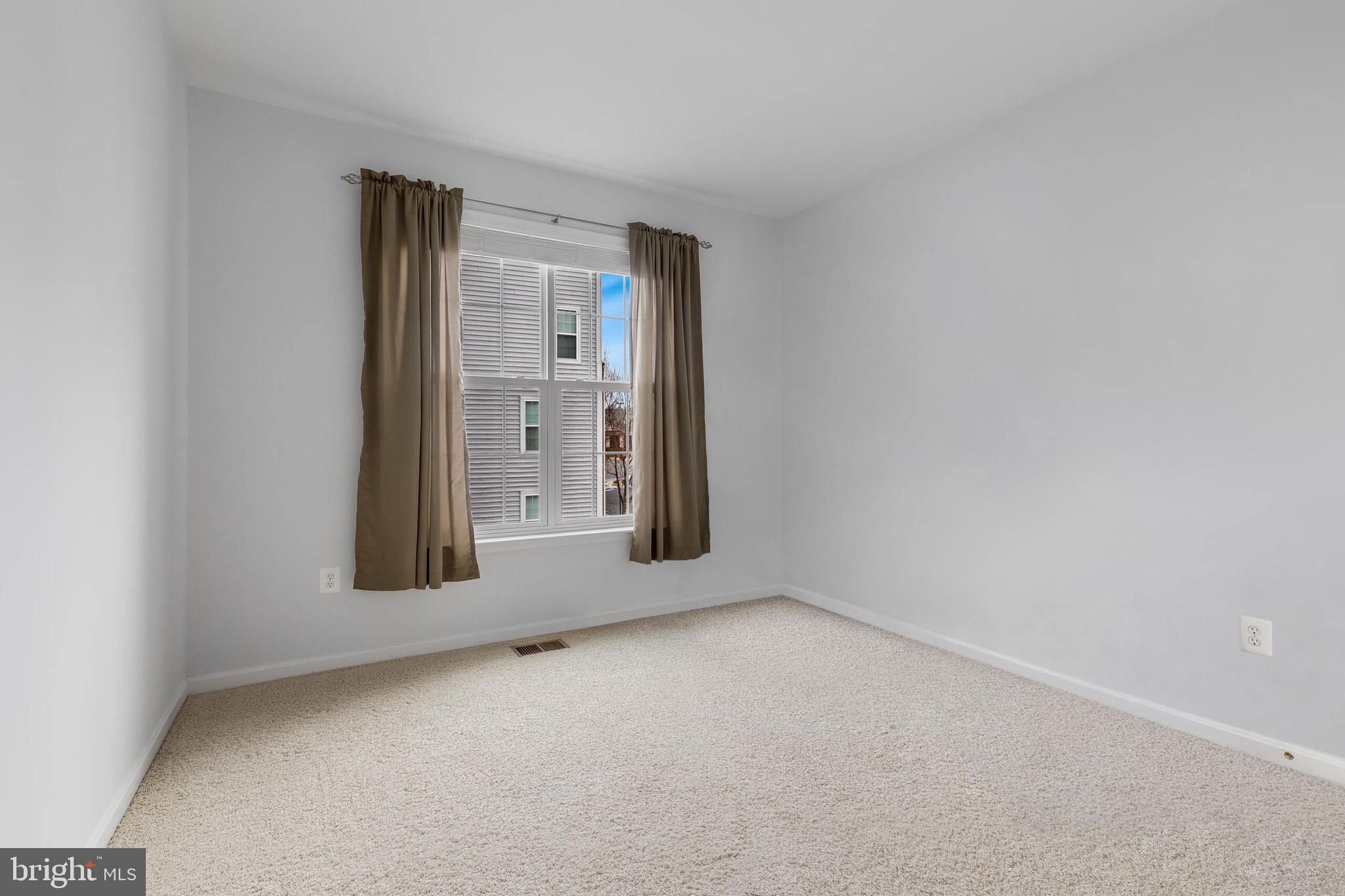 9409 Stonewall Road Manassas, VA 20110 - Photo 16 of 26 an empty room with windows