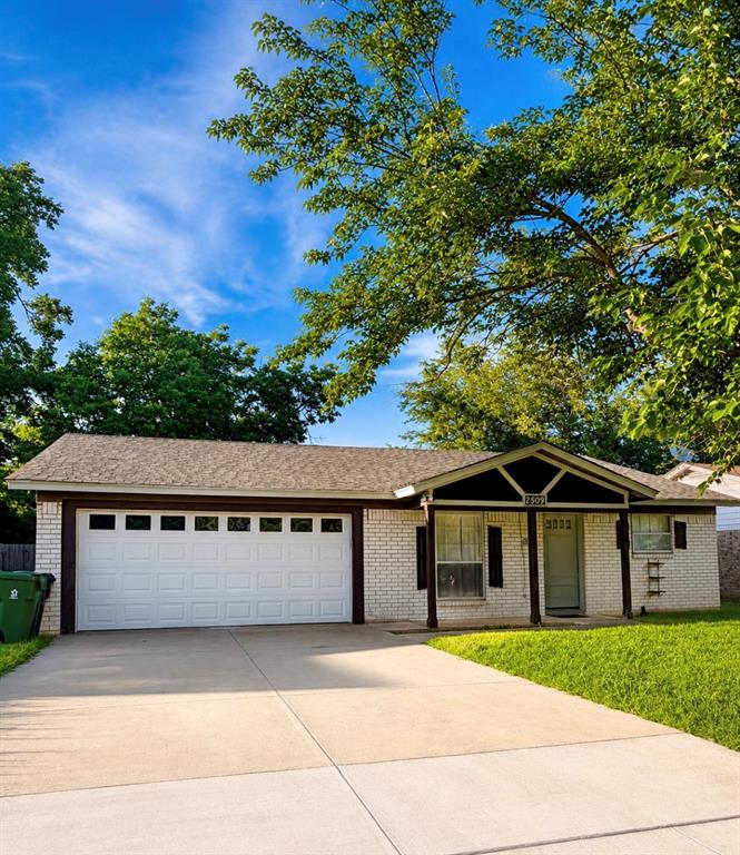 2509 Reever Street Arlington, TX 76010 - Photo 1 of 10