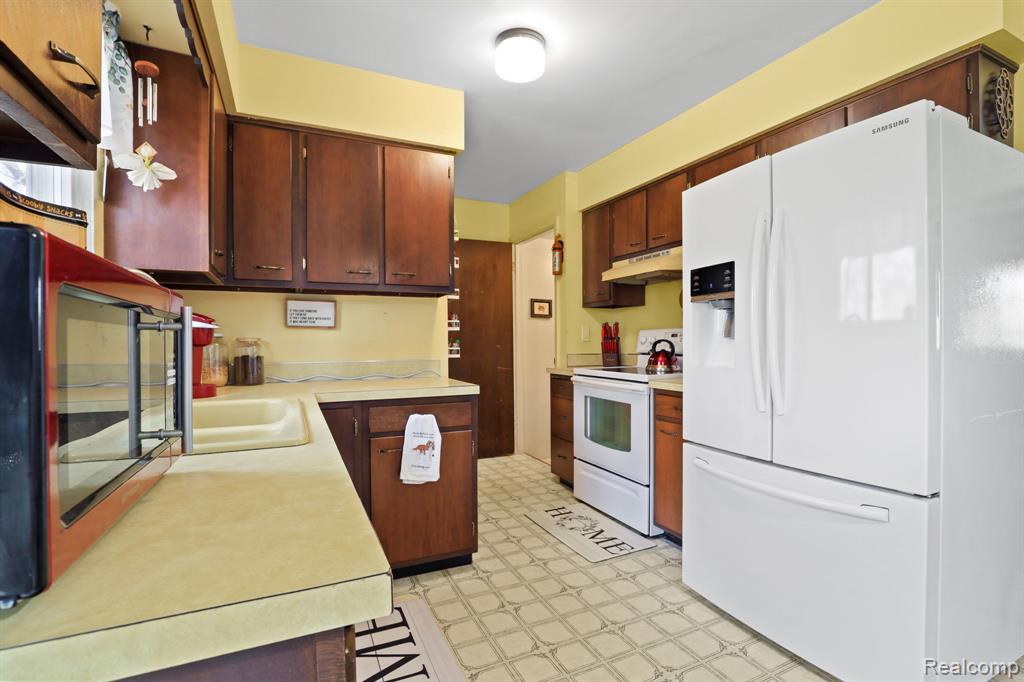 11106 Main Road Fenton, MI 48430 - Photo 17 of 34 Gallery Image 17