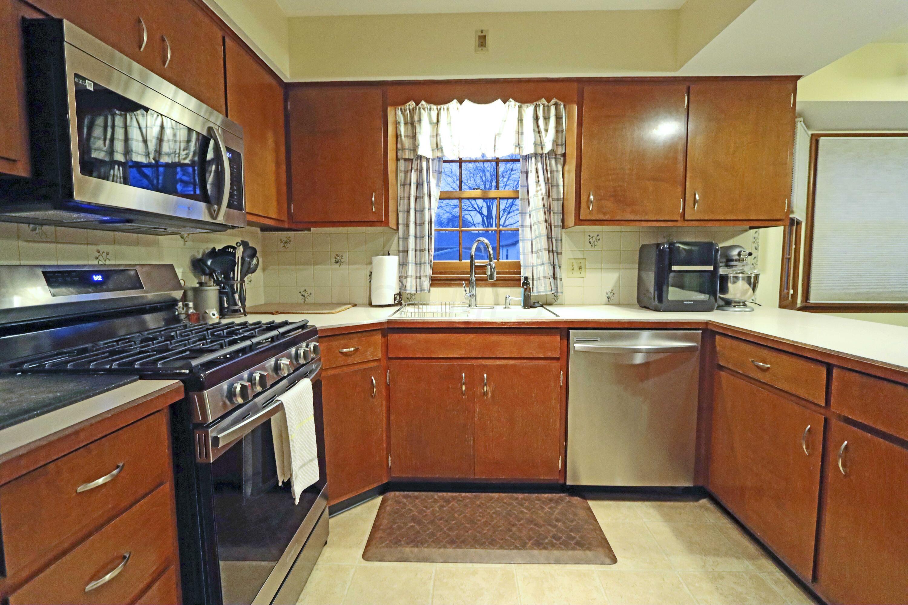 1705 Lynnhurst Road Columbus, OH 43229 - Photo 20 of 43 IMG_5888_edited-1