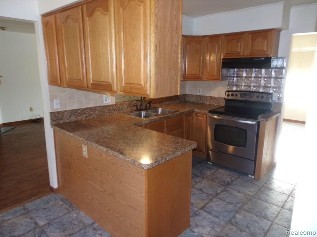 3984 Shoemaker Road Almont, MI 48003 - Photo 4 of 14 100_0944.jpg