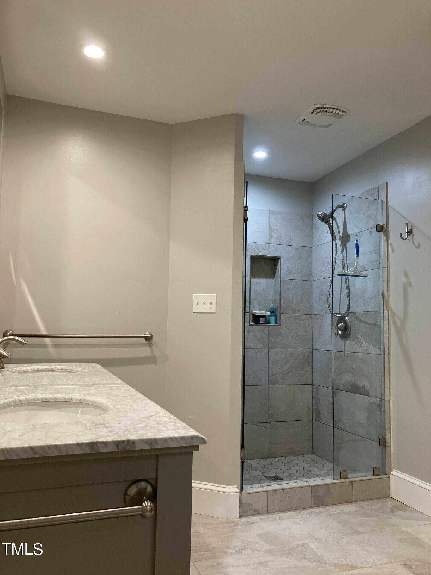 6904 Oak Ridge Drive Raleigh, NC 27612 - Photo 18 of 32 6904OakRidgeDr_45567_18