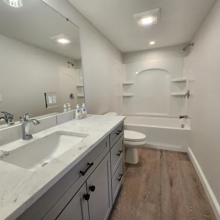 $2,350 | 1330 Lake Street, Unit 4, Bristol, NH 03222