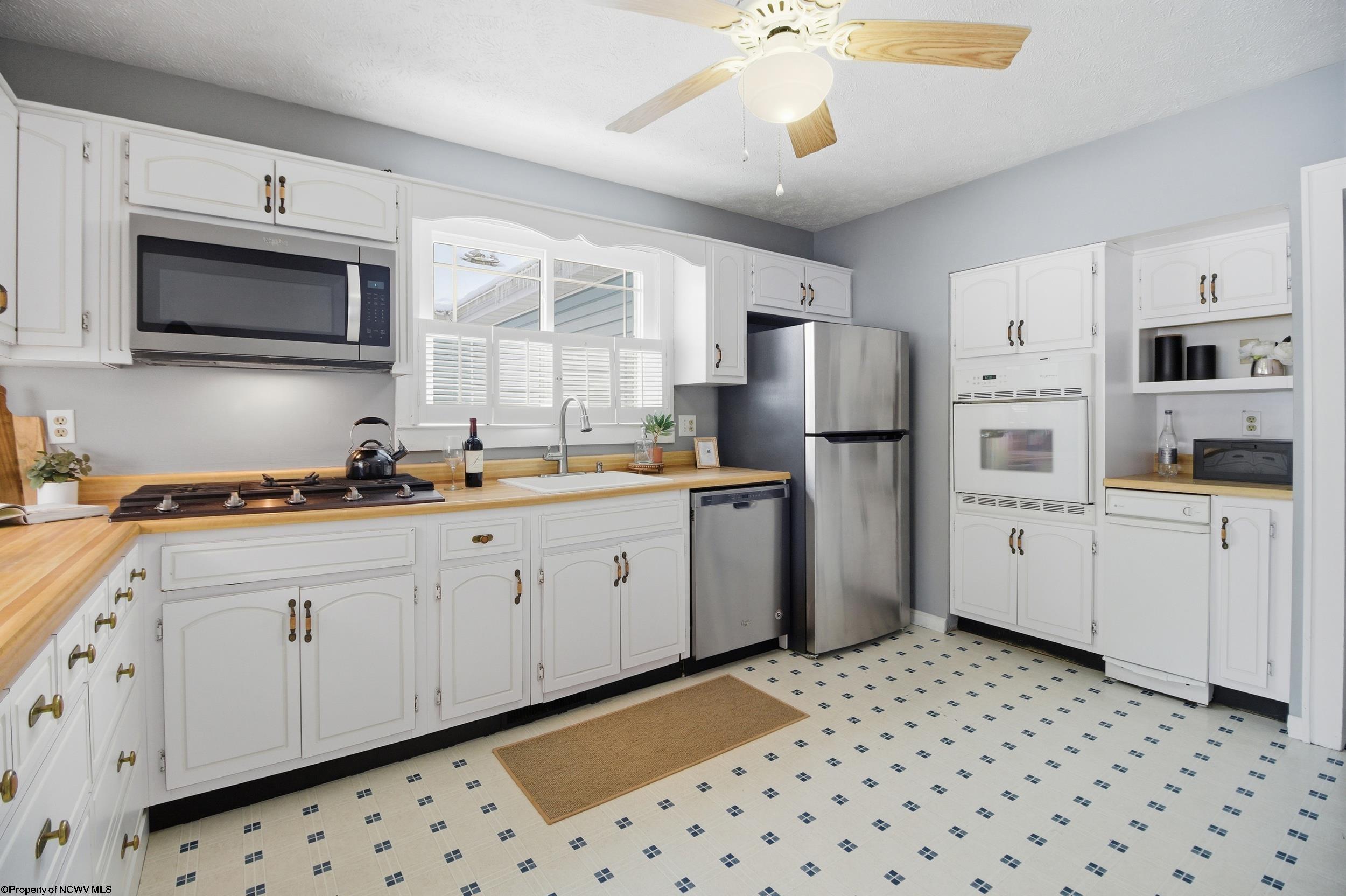 1912 Bunner Ridge Road Fairmont, WV 26554 - Photo 10 of 49 Gallery Image 10